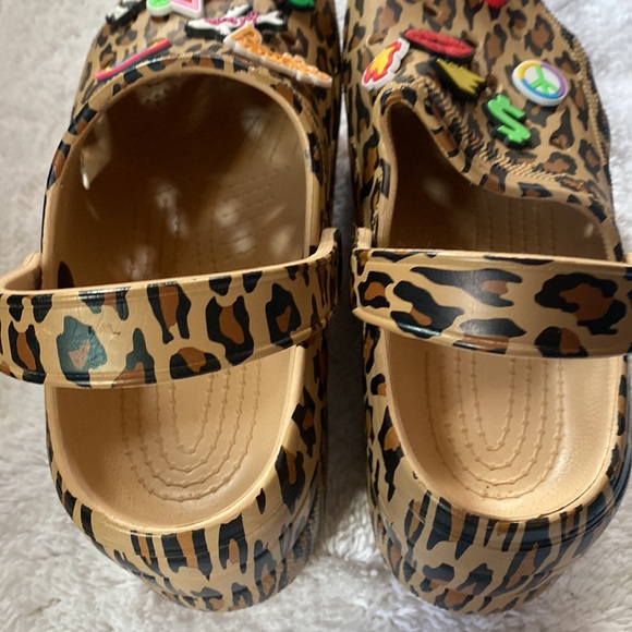 Leopard Print Platform Clogs for Women with 12 charms 
US size 7 1/2 - Picture 4 of 7